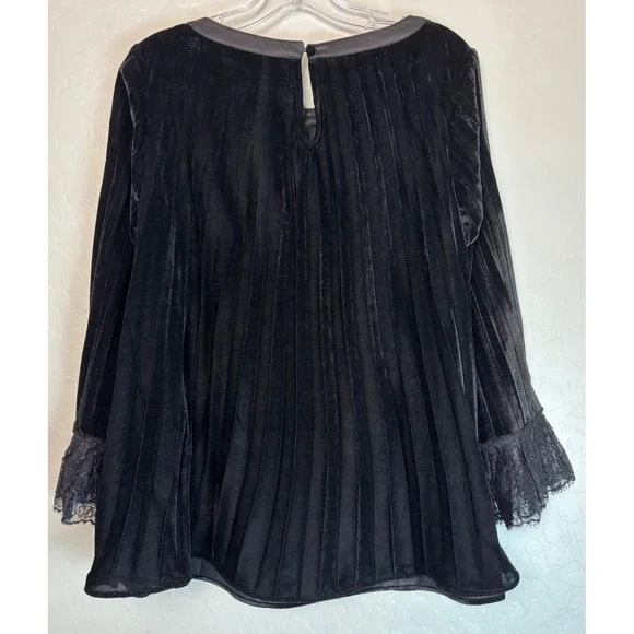 NEW Soft Surroundings Black Pleated Velvet Lace Cuff Blouse Top Medium 2203 - Picture 4 of 6